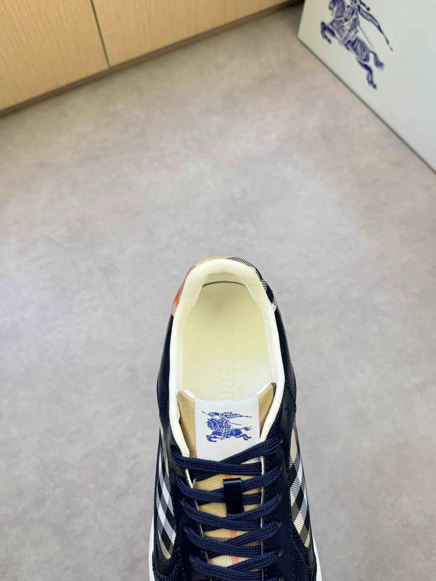 P400 [BURBERRY] Burberry casual sports sneakers - Upper: imported 🔝 open edge beaded calfskin, brand totem cloth, tongue brand cloth label - Inner: water-dyed cowhide - Outsole: ultra-light TPR rubber; two-color molded outsole - Super high quality control·Fine workmanship: highlighted (high-end, extravagance, grade) -Size: 38-44 (Male 45, can be customized)·BBR0372